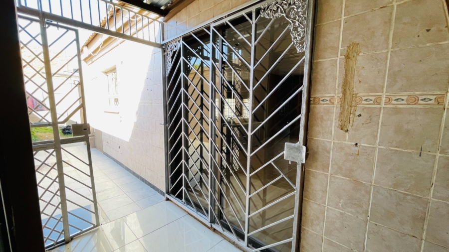 5 Bedroom Property for Sale in Van Der Hoff Park North West